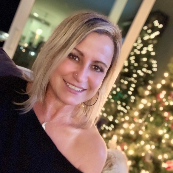 Meet your Posher, Angela - Picture 2 of 3